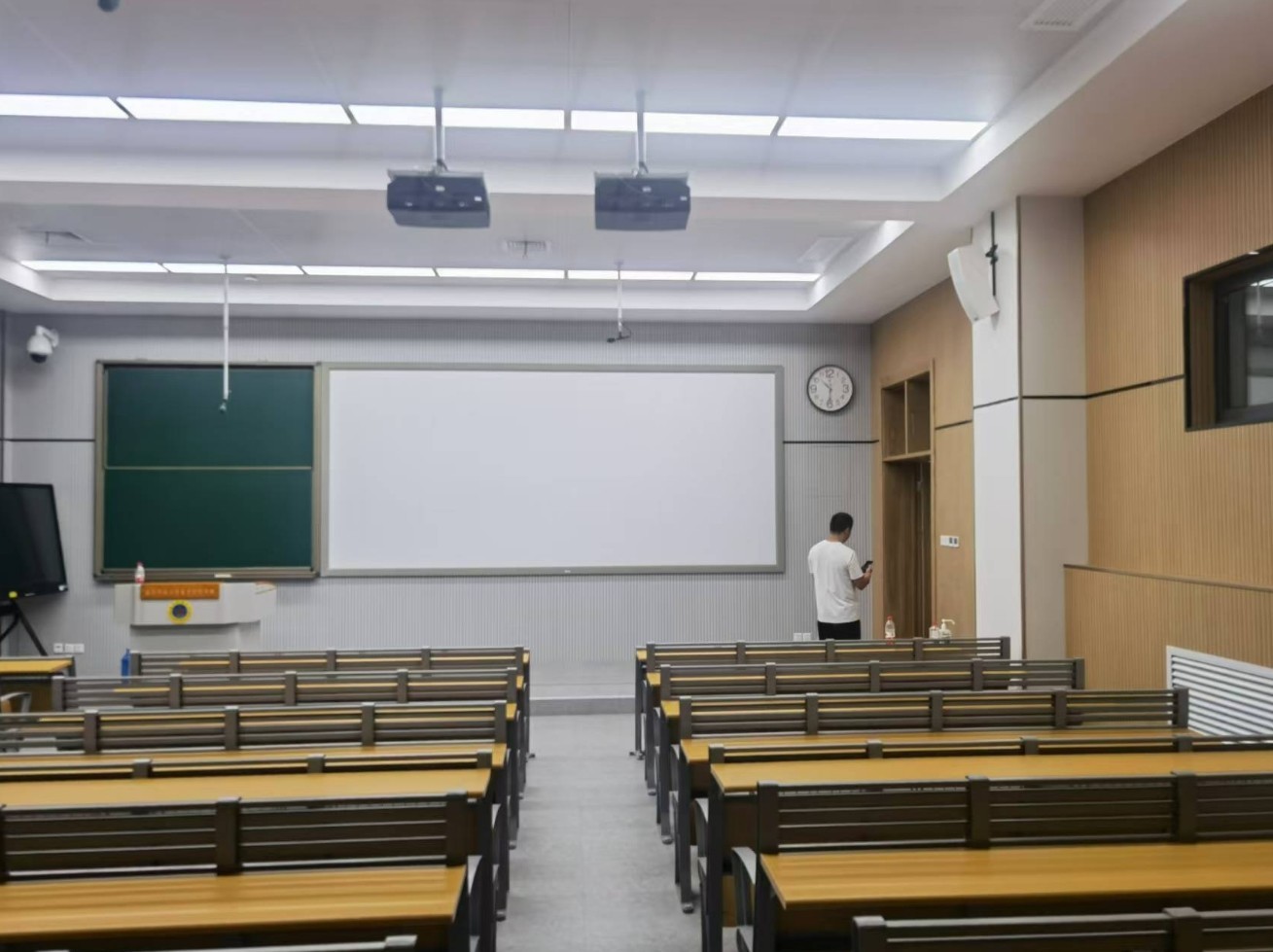 Latest company Cases about Multimedia-systeem voor universitaire klaslokalen